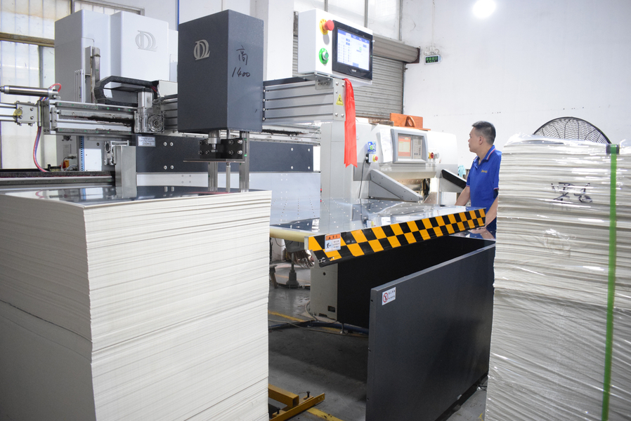 GUANGZHOU YM PACKAGE PRODUCTS CO.,LTD. üreticinin üretim hattı