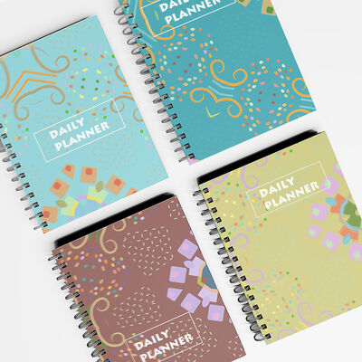 Toplantı notları ve kişisel günlük tutmak için uygun zarif bir stil özelliği olan bir konu spiral sert kağıtlı defter